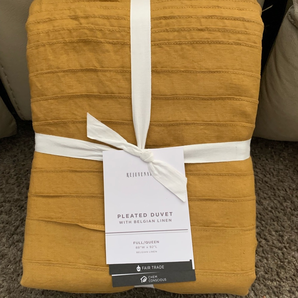 Gold Pleated Duvet with Belgian Linen